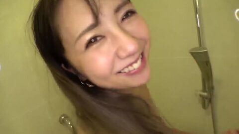 敏感な体の巨乳女子大生がNTRセックスに溺れる！ホテルで男たちに犯される背徳の3P！