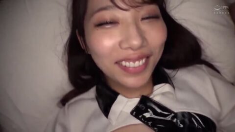 敏感な体を隠せない美乳女子大生と濃厚SEX！制服姿でフェラから生ハメSEXまで完結！